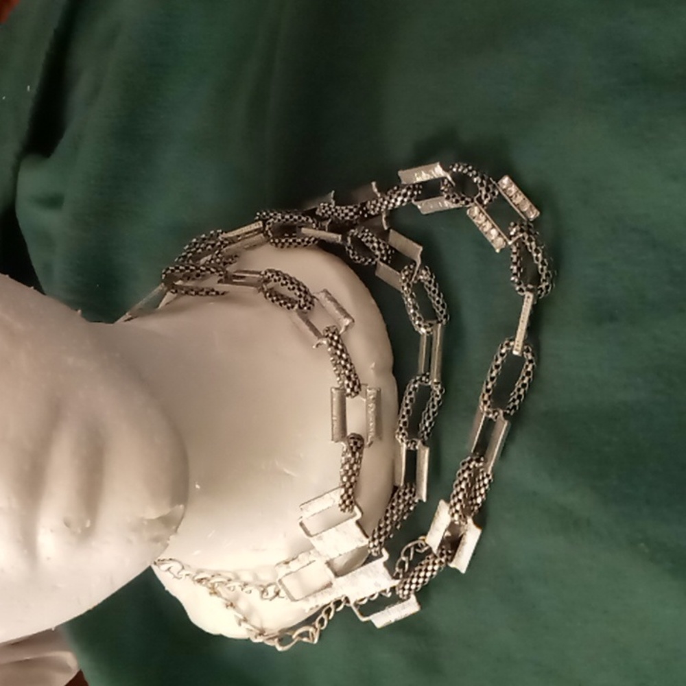 Women's silver necklace with links from Tracy Lynn